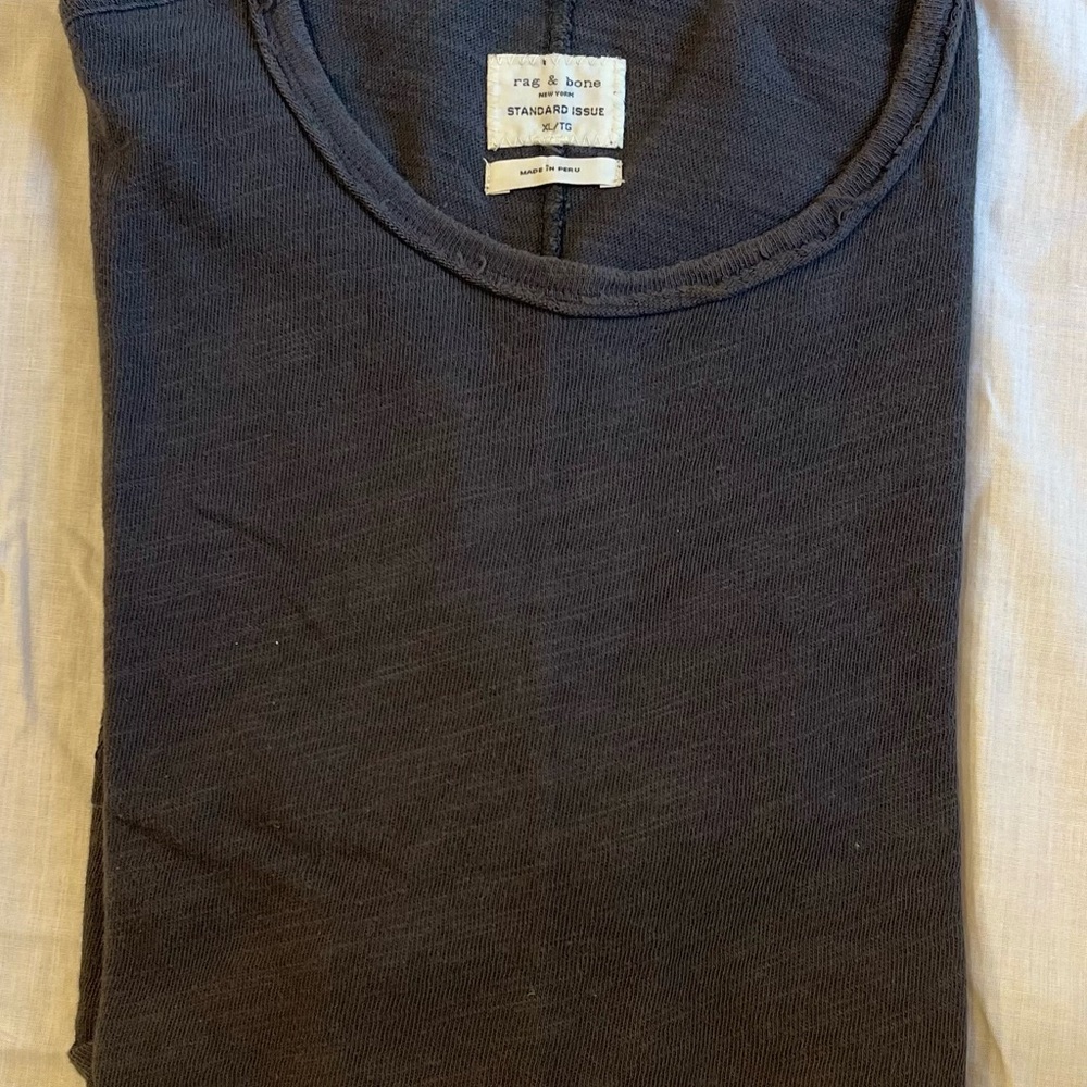 Rag & Bone Men's Black t-shirt